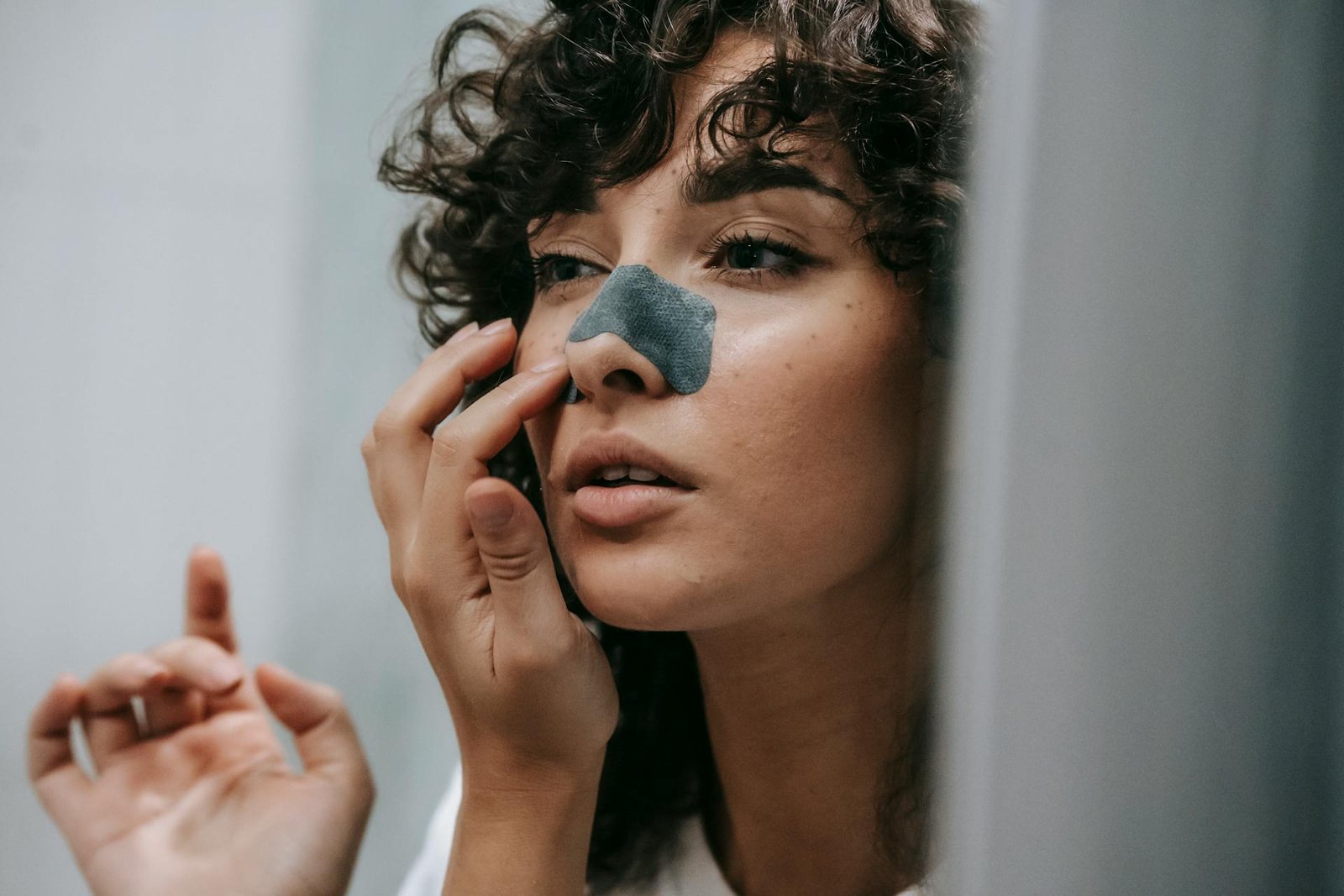 How to Safely Remove Blackheads at Home