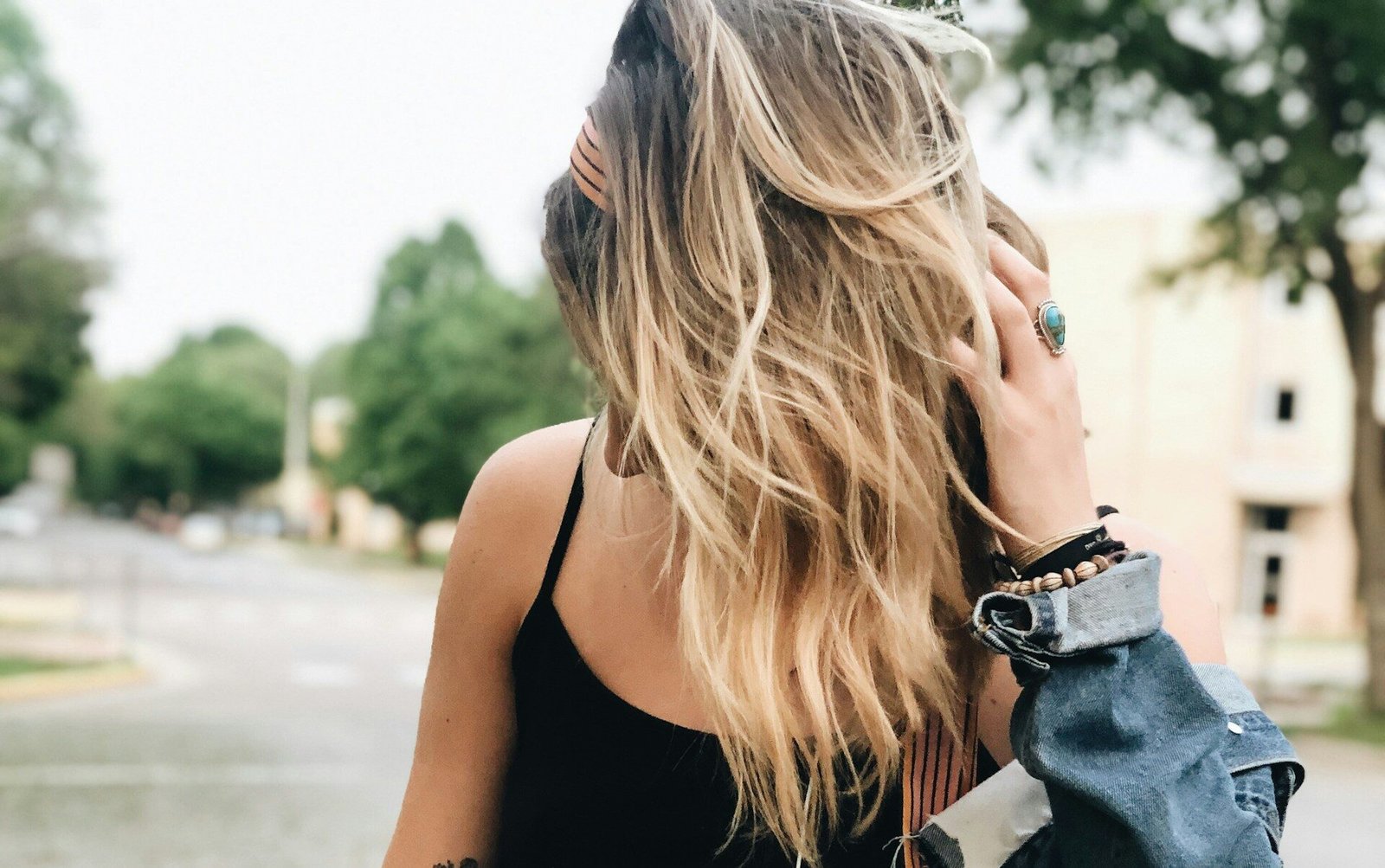 Managing frizzy and curly hair daily