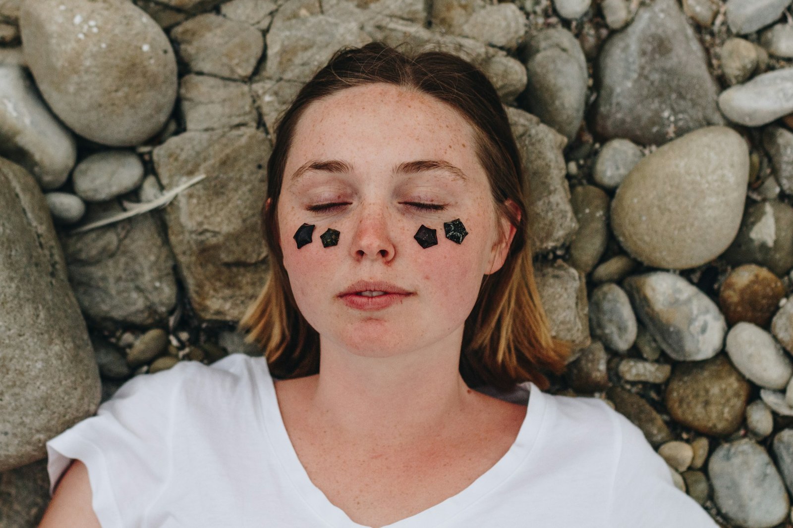 Daolyo Pimple Patches for Face, 4 Size 300 Counts Acne Patches, Hydrocolloid Patches for Covering Zits and Blemishes, Spot Stickers with Salicylic Acid, Tea Tree Oil & Calendula Oil