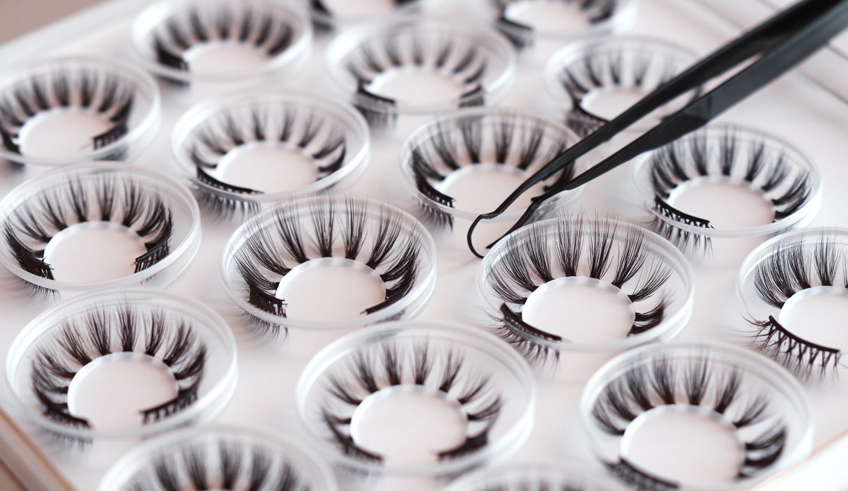 Goddvenus Lash Clusters Kit Wispy Eyelash Clusters Lashes Natural DIY Lash Extension Kit 10-16mm Cluster Eyelash Extensions Kit 300pcs C Curl Individual Lashes Cluster Eyelash (No Tweezers)